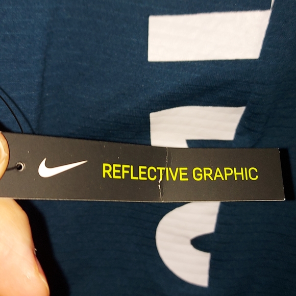 NWT Nike Dry Fit Long Sleeve Reflective Top - Picture 11 of 11